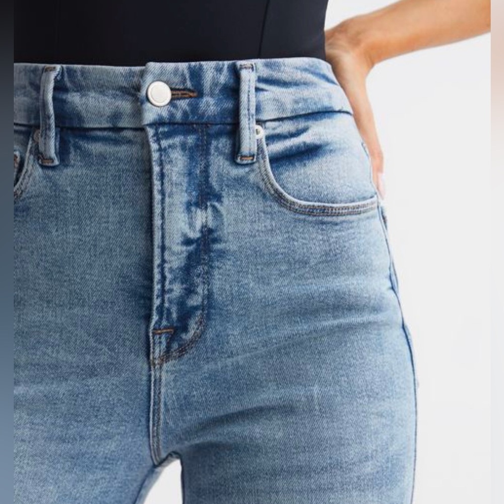 New Good American  THE GOOD CURVE STRAIGHT PIECED JEANS Sz 15 - Picture 3 of 7
